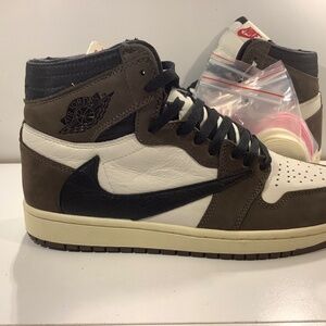 Travis Scott Air Jordan 1 Retro High OG Mocha Size 9M NWOT